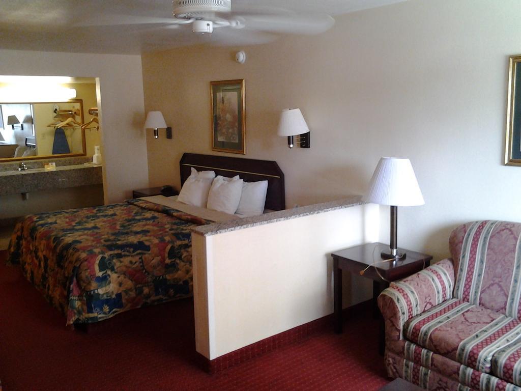 Quality Inn & Suites Near Downtown Mesa Zewnętrze zdjęcie
